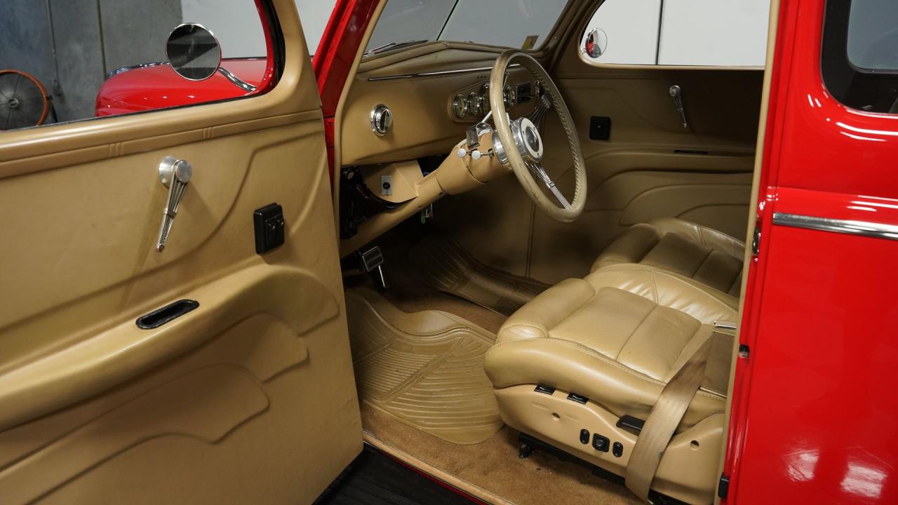 1939 Ford Deluxe Restomod