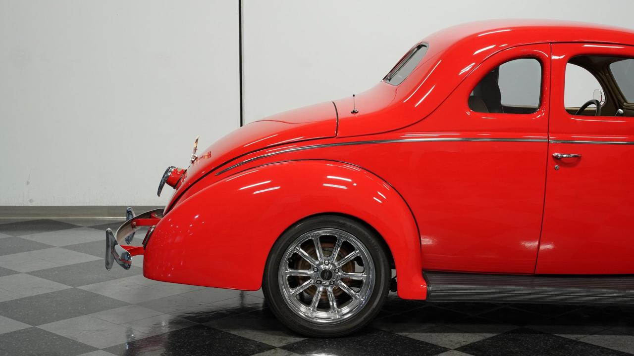 1939 Ford Deluxe Restomod