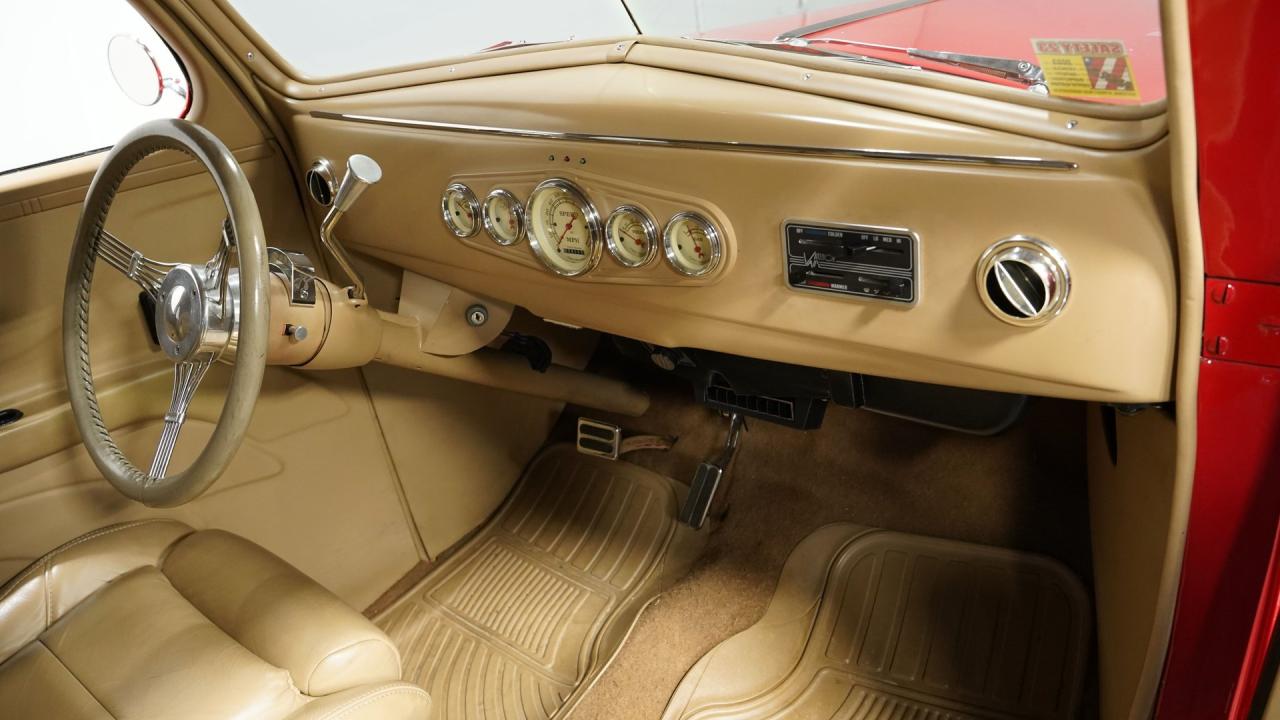 1939 Ford Deluxe Restomod