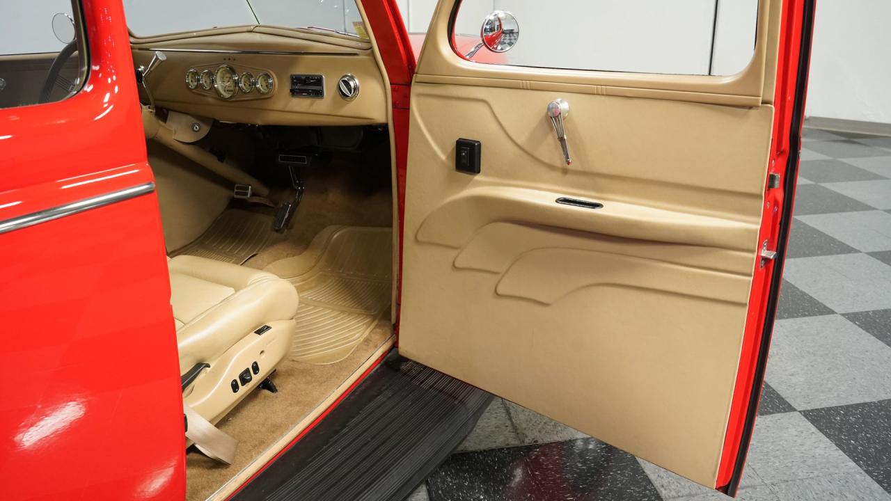 1939 Ford Deluxe Restomod