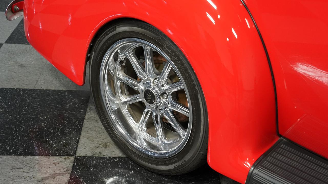 1939 Ford Deluxe Restomod