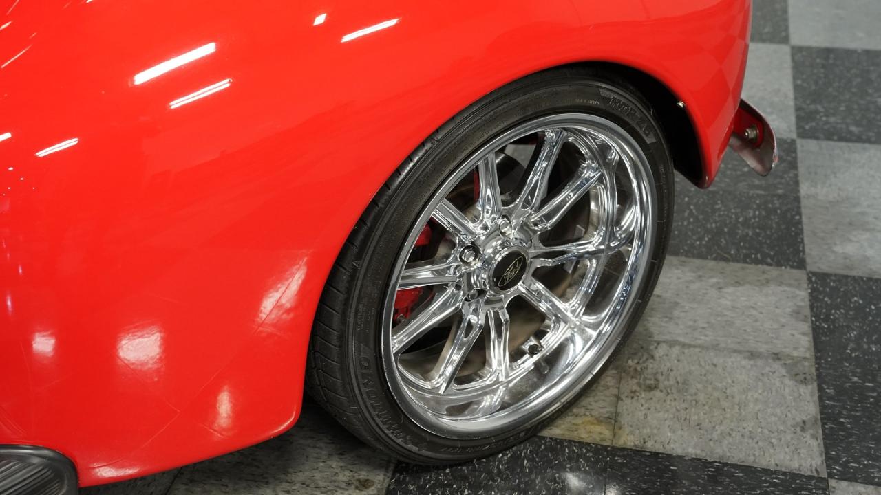 1939 Ford Deluxe Restomod