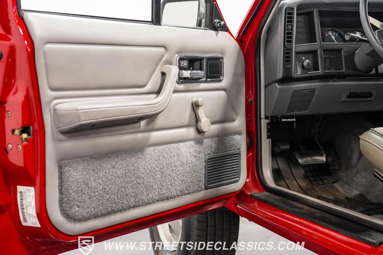 1991 Jeep Comanche Pioneer