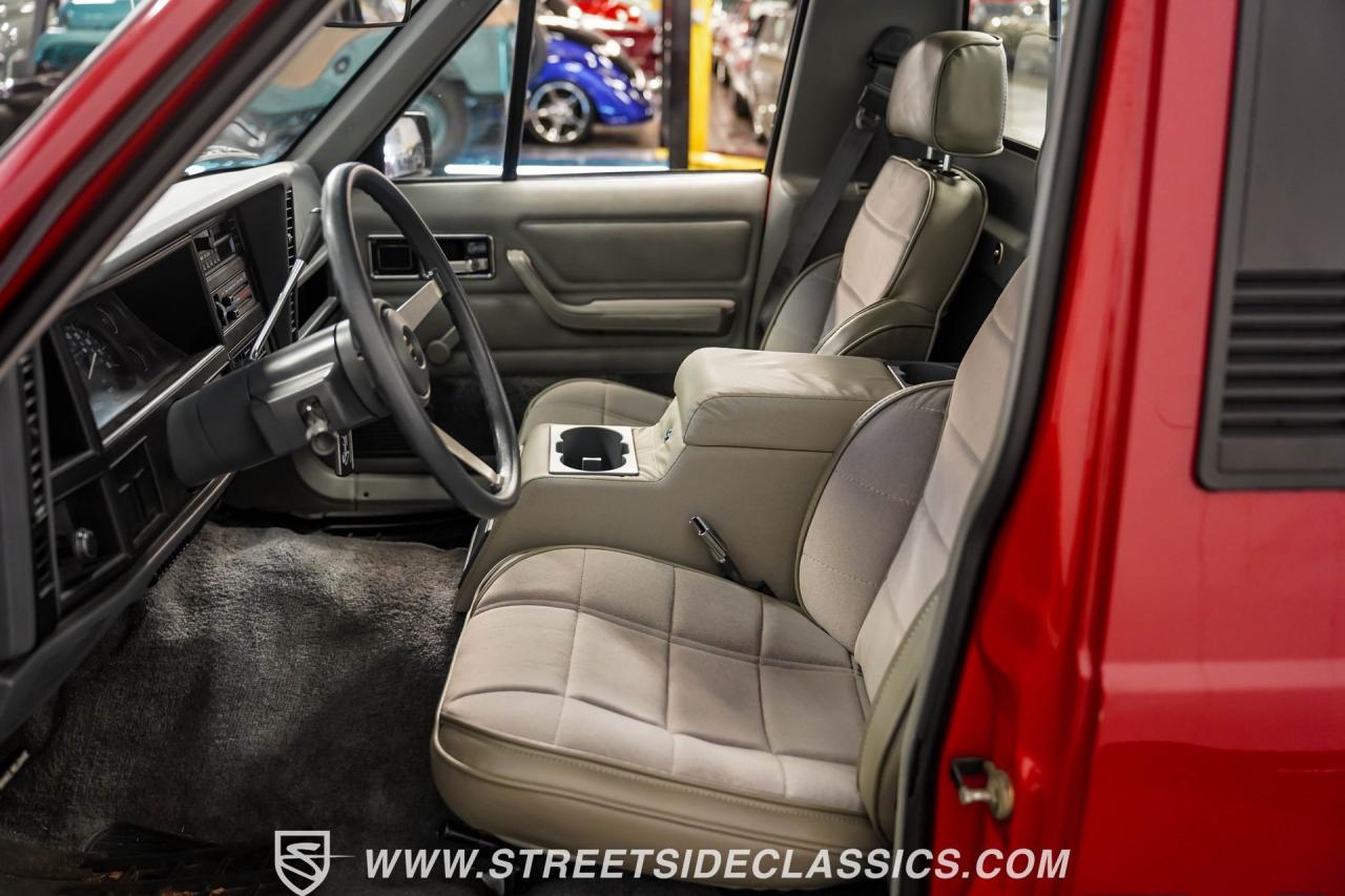 1991 Jeep Comanche Pioneer