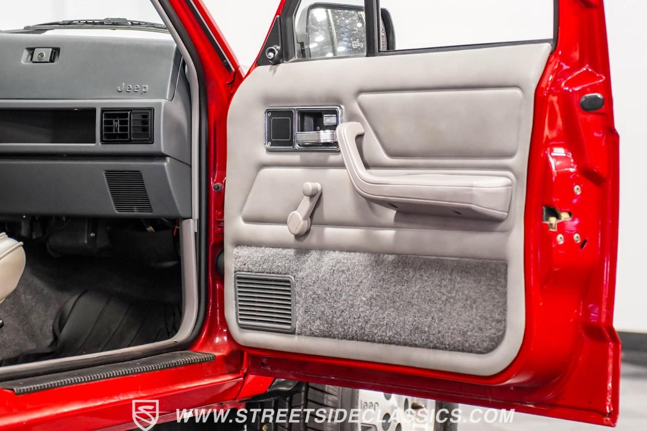 1991 Jeep Comanche Pioneer