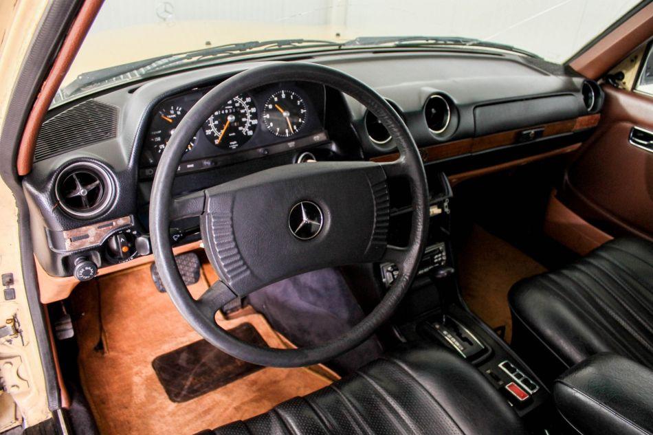 1979 Mercedes - Benz 200-serie