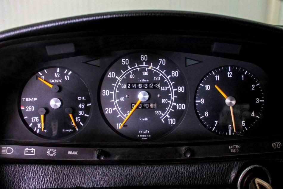 1979 Mercedes - Benz 200-serie