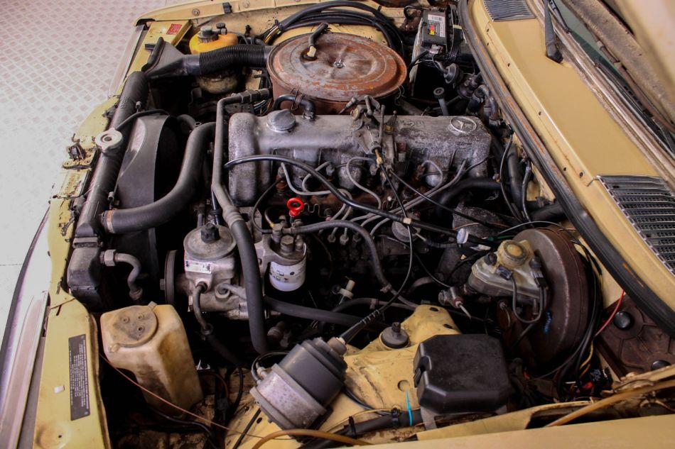 1979 Mercedes - Benz 200-serie