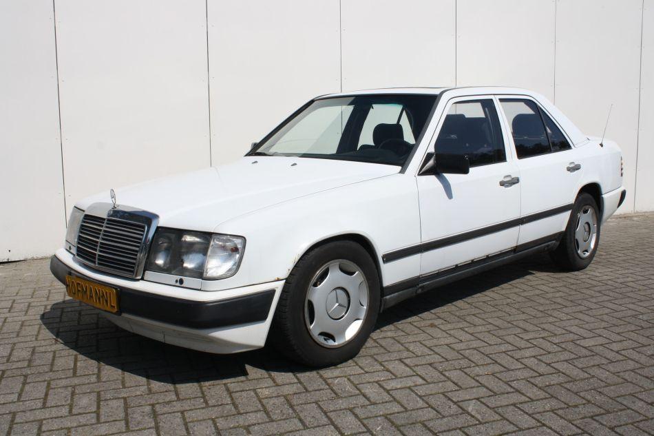 1985 Mercedes - Benz 200-serie