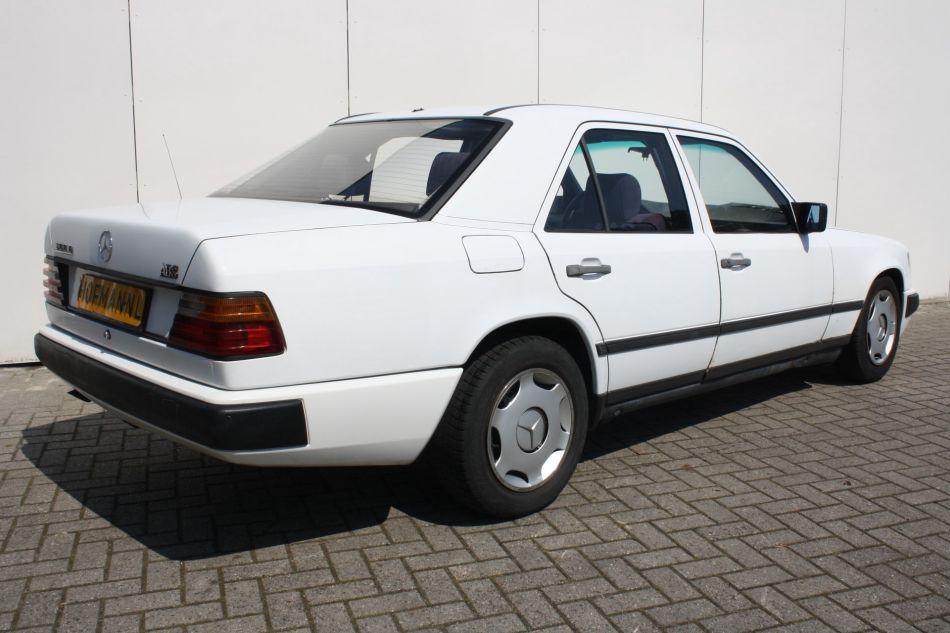 1985 Mercedes - Benz 200-serie