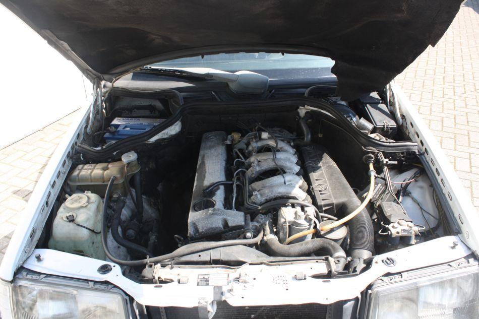 1985 Mercedes - Benz 200-serie