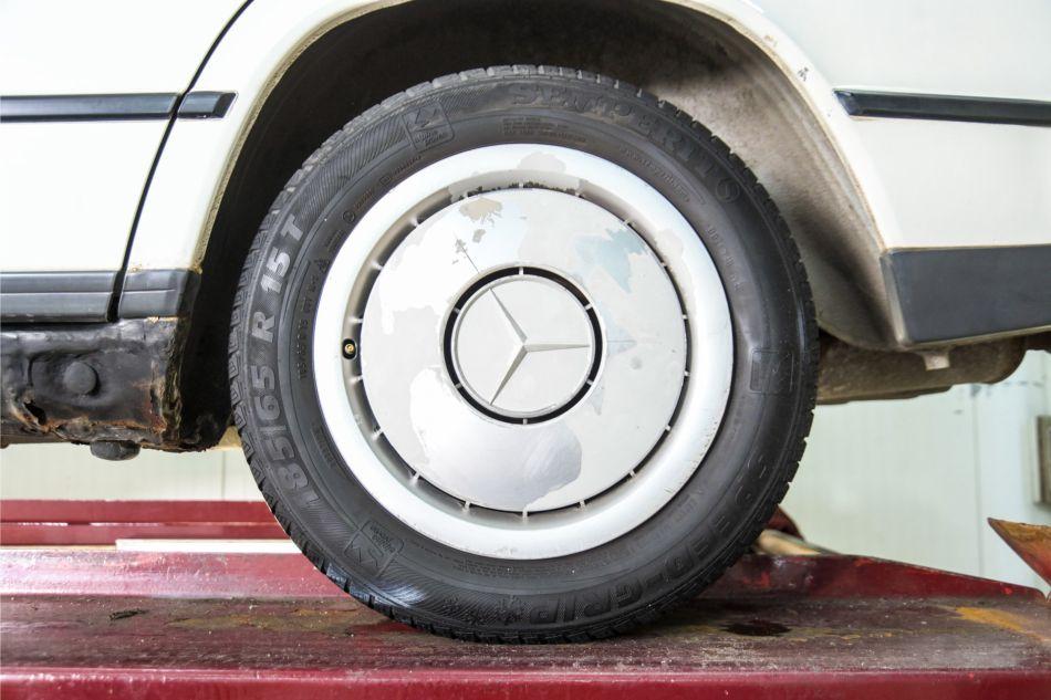 1985 Mercedes - Benz 190D 2.0