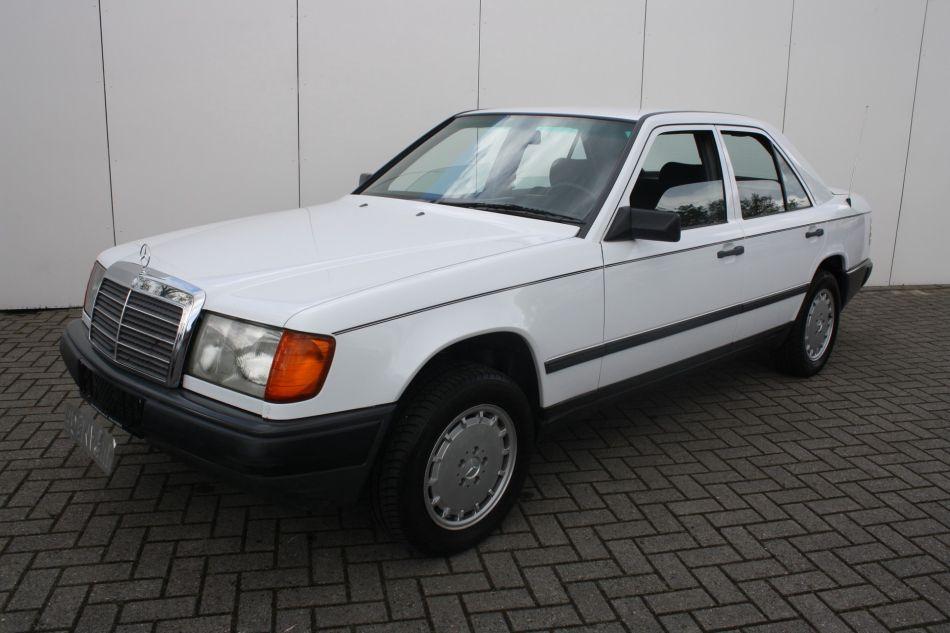 1986 Mercedes - Benz 200-serie