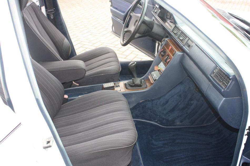 1986 Mercedes - Benz 200-serie