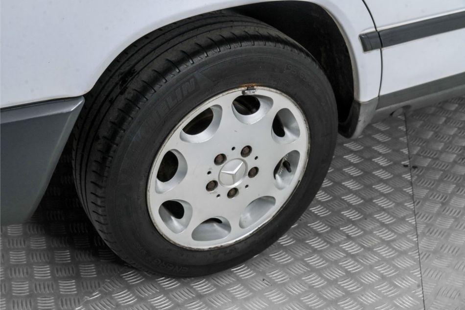 1986 Mercedes - Benz E-Klasse