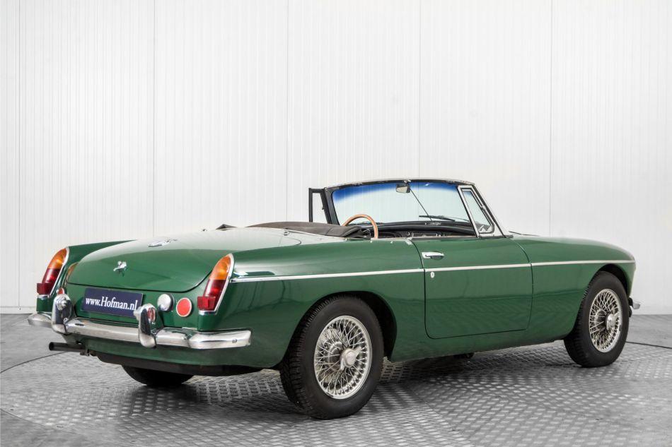 1965 MG B MGB 1.8 met overdrive , spaakwielen