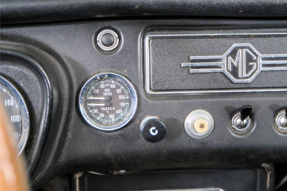 1965 MG B MGB 1.8 met overdrive , spaakwielen