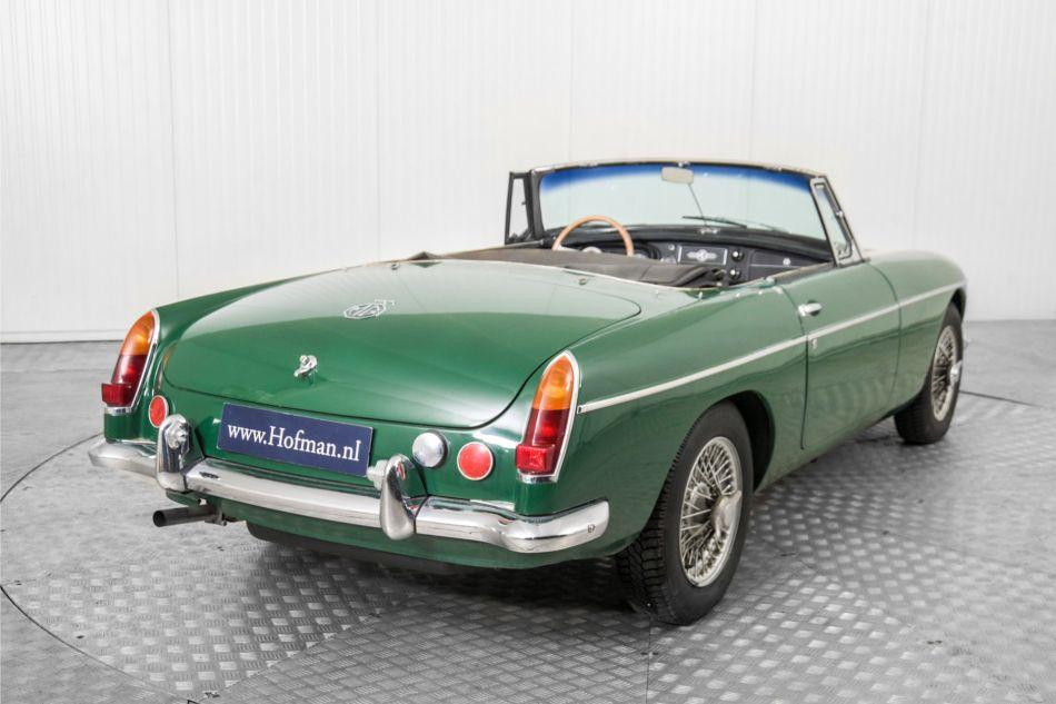 1965 MG B MGB 1.8 met overdrive , spaakwielen
