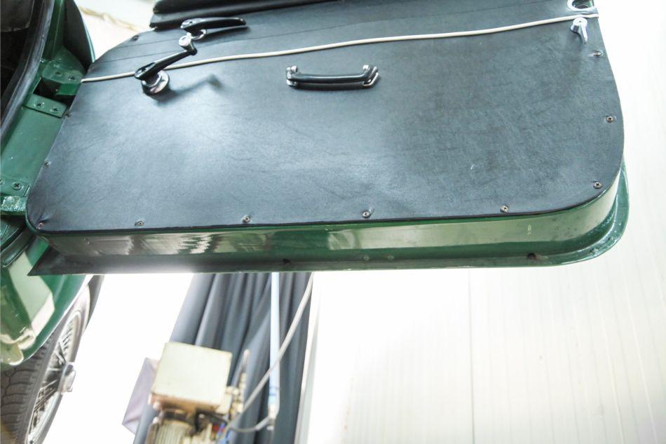 1965 MG B MGB 1.8 met overdrive , spaakwielen