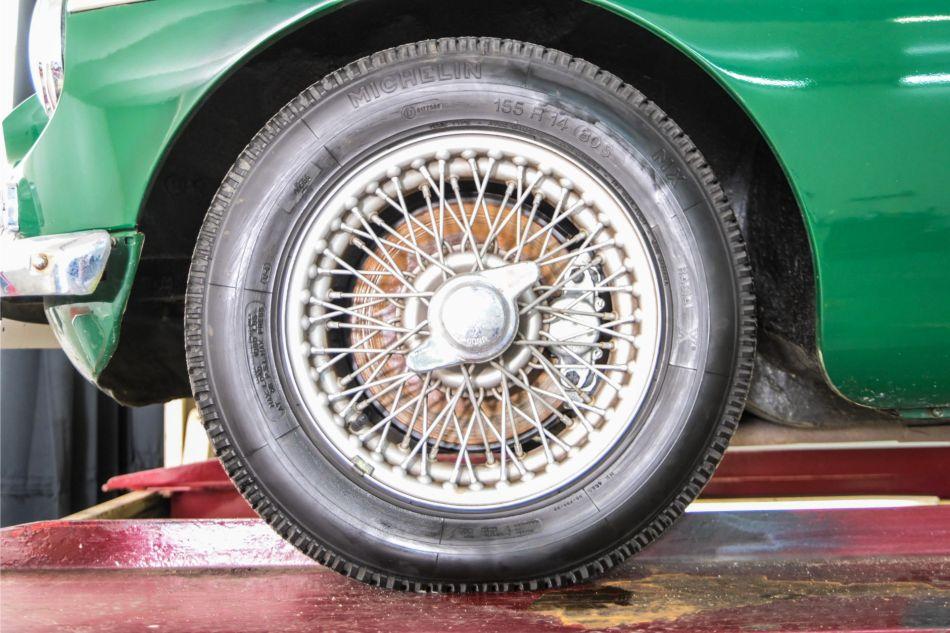 1965 MG B MGB 1.8 met overdrive , spaakwielen