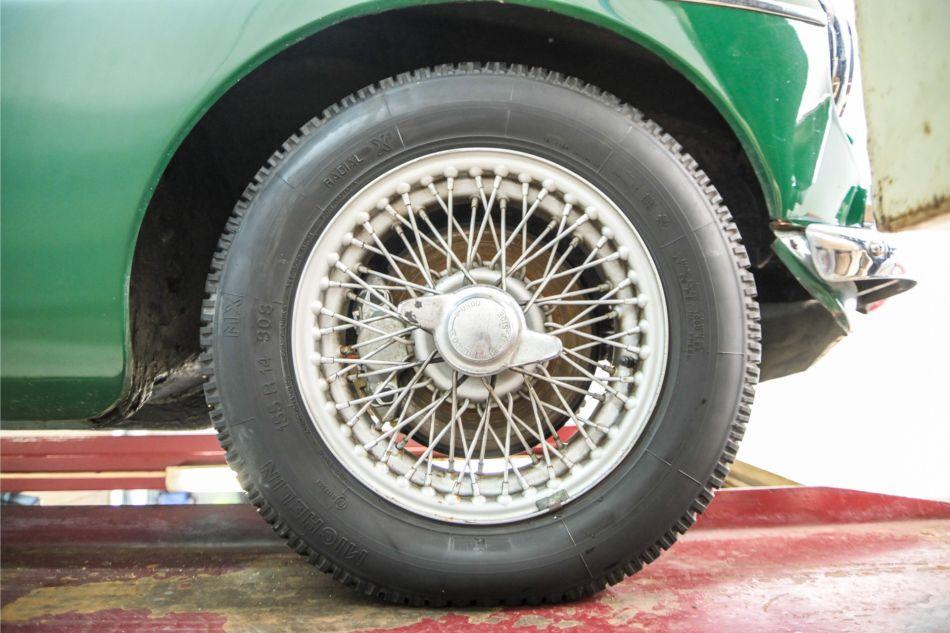 1965 MG B MGB 1.8 met overdrive , spaakwielen