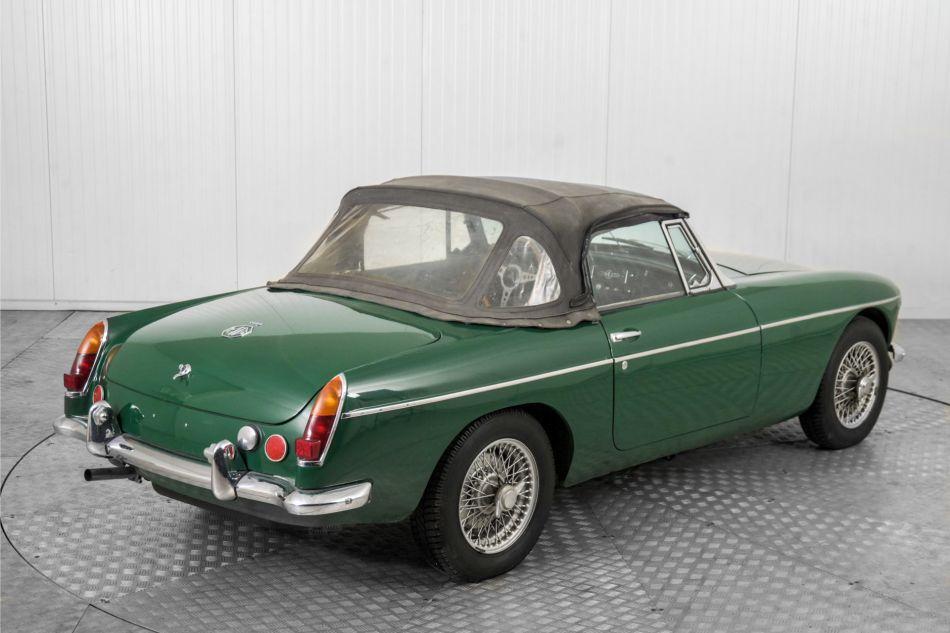 1965 MG B MGB 1.8 met overdrive , spaakwielen