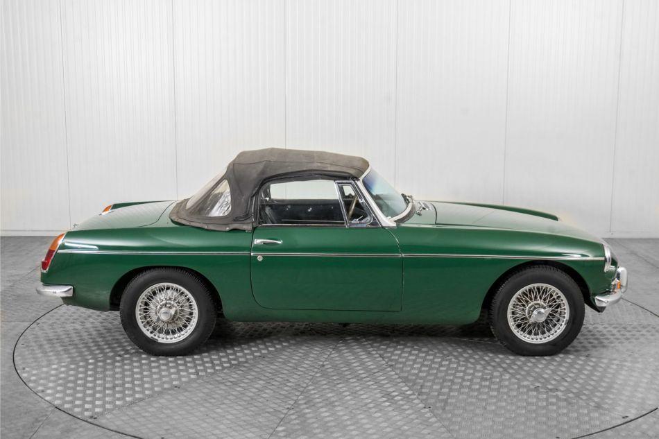 1965 MG B MGB 1.8 met overdrive , spaakwielen