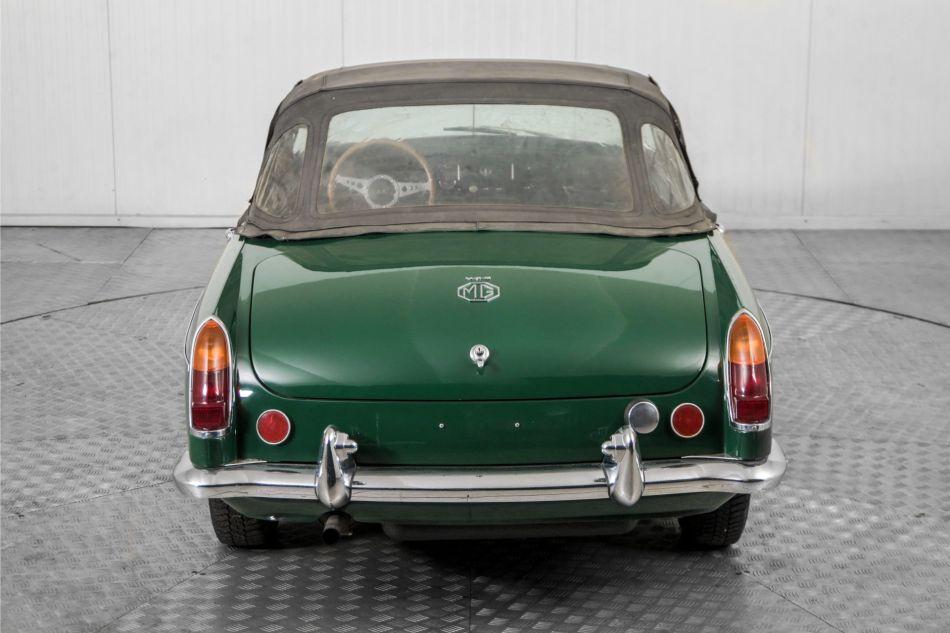 1965 MG B MGB 1.8 met overdrive , spaakwielen