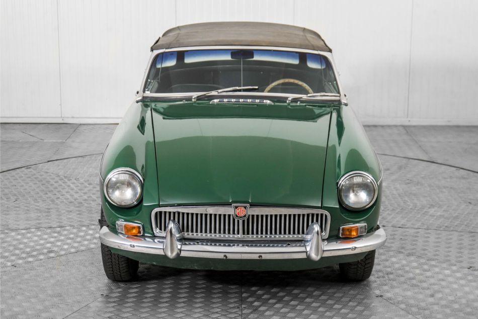 1965 MG B MGB 1.8 met overdrive , spaakwielen