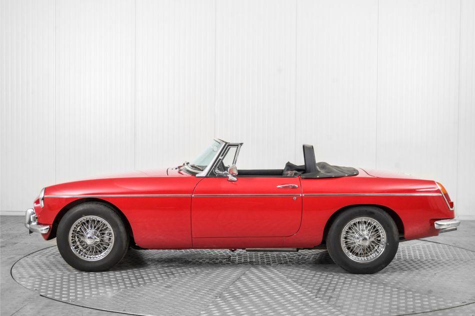 1966 MG B MGB overdrive chroom spaakwielen