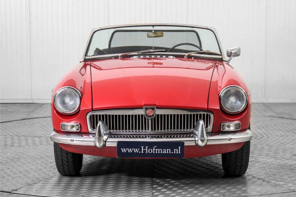1966 MG B MGB overdrive chroom spaakwielen