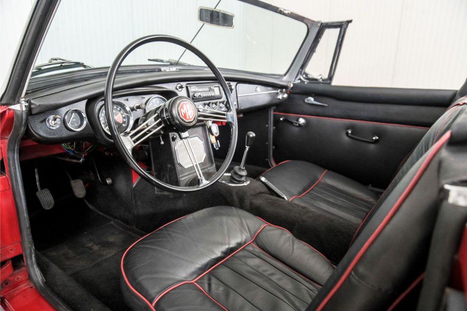 1966 MG B MGB overdrive chroom spaakwielen