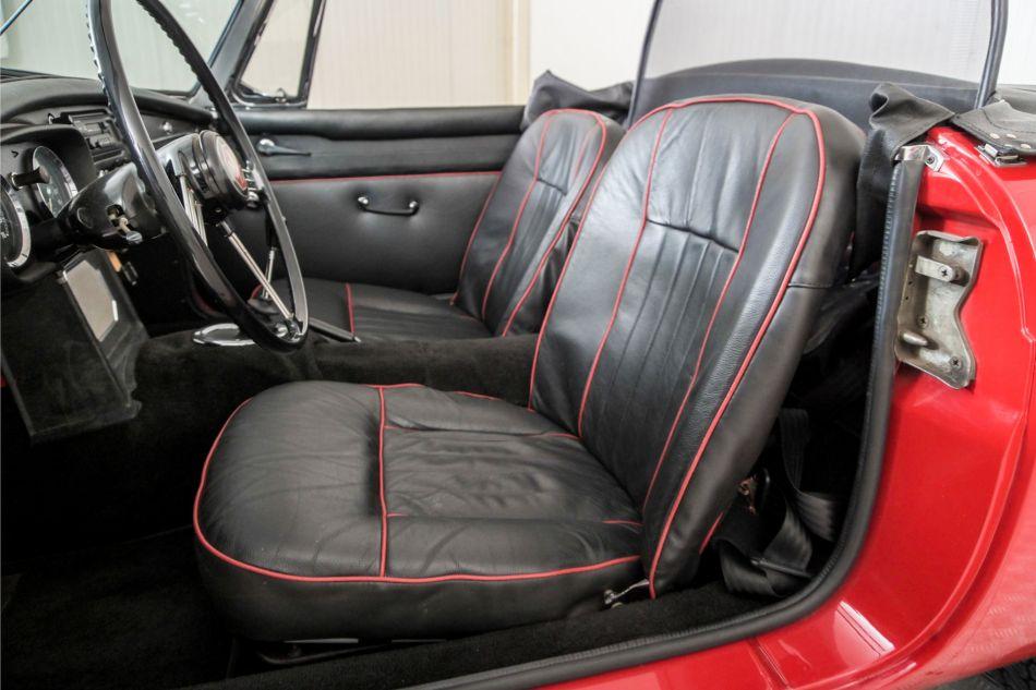 1966 MG B MGB overdrive chroom spaakwielen