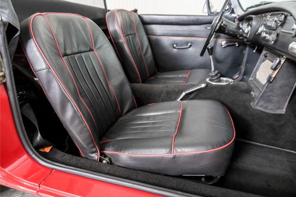 1966 MG B MGB overdrive chroom spaakwielen