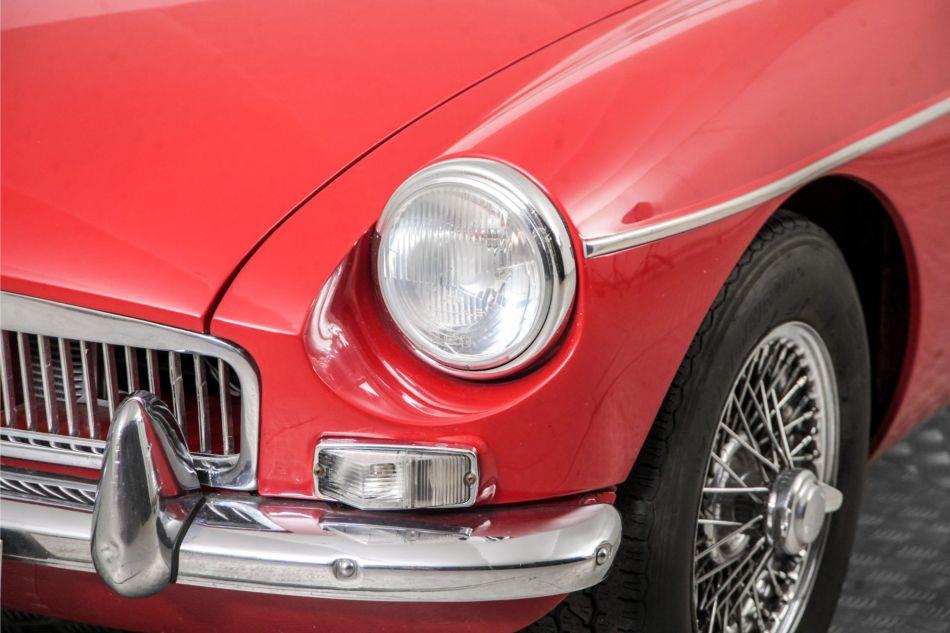 1966 MG B MGB overdrive chroom spaakwielen