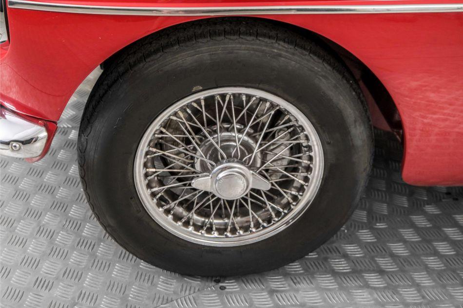 1966 MG B MGB overdrive chroom spaakwielen