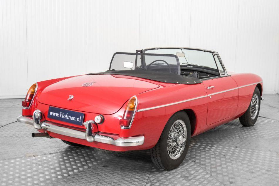 1966 MG B MGB overdrive chroom spaakwielen
