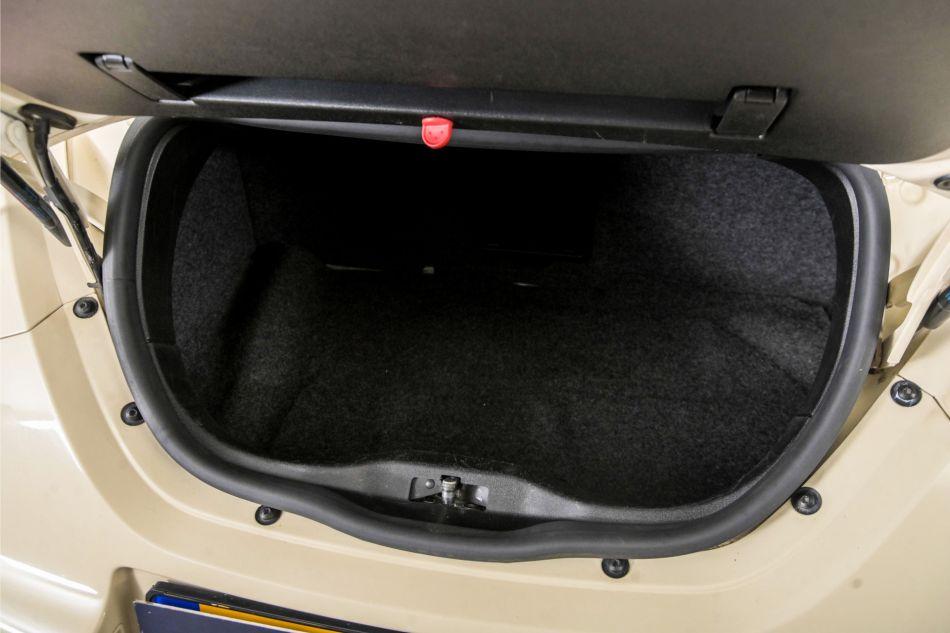 2004 Volkswagen New Beetle