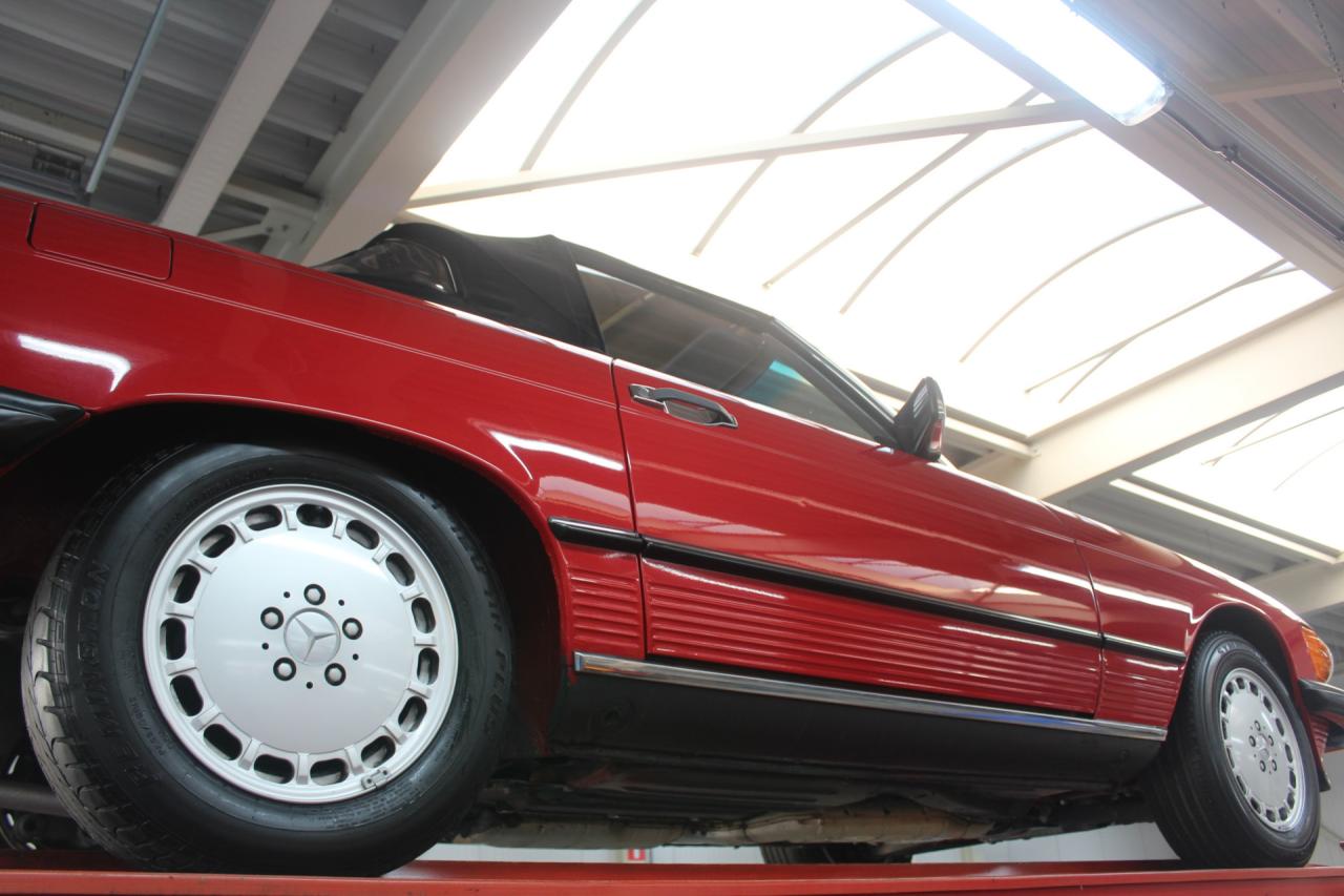 1986 Mercedes - Benz Mercedes Benz 560 SL &ldquo;Becker Grand Prix&rdquo;