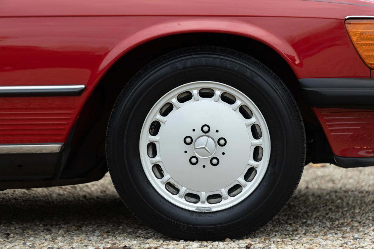 1986 Mercedes - Benz Mercedes Benz 560 SL &ldquo;Becker Grand Prix&rdquo;