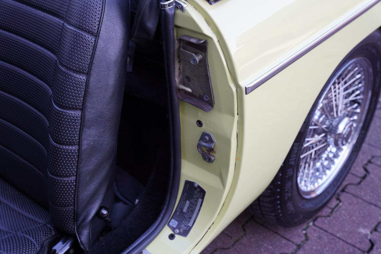 1977 MG B Roadster Overdrive