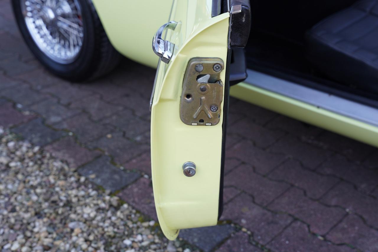 1977 MG B Roadster Overdrive