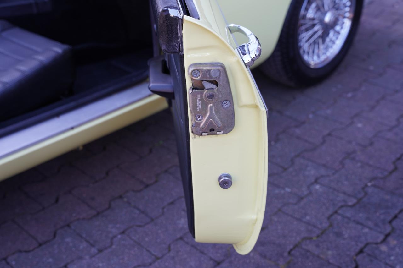 1977 MG B Roadster Overdrive