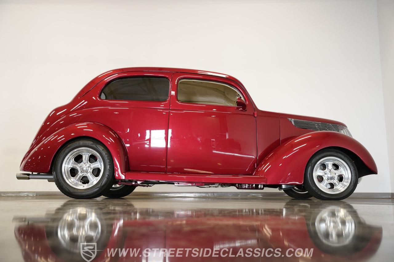 1937 Ford Tudor Sedan
