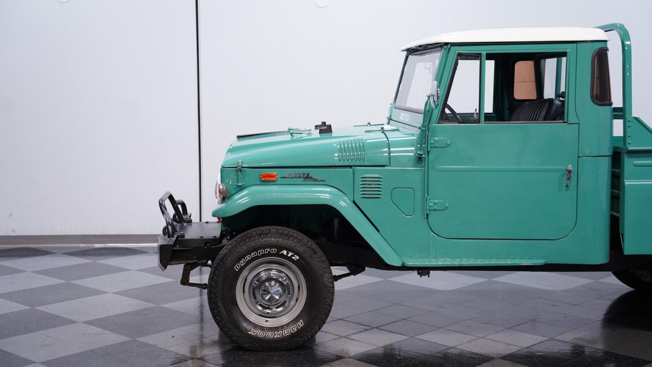 1971 Toyota Land Cruiser FJ45 Pickup