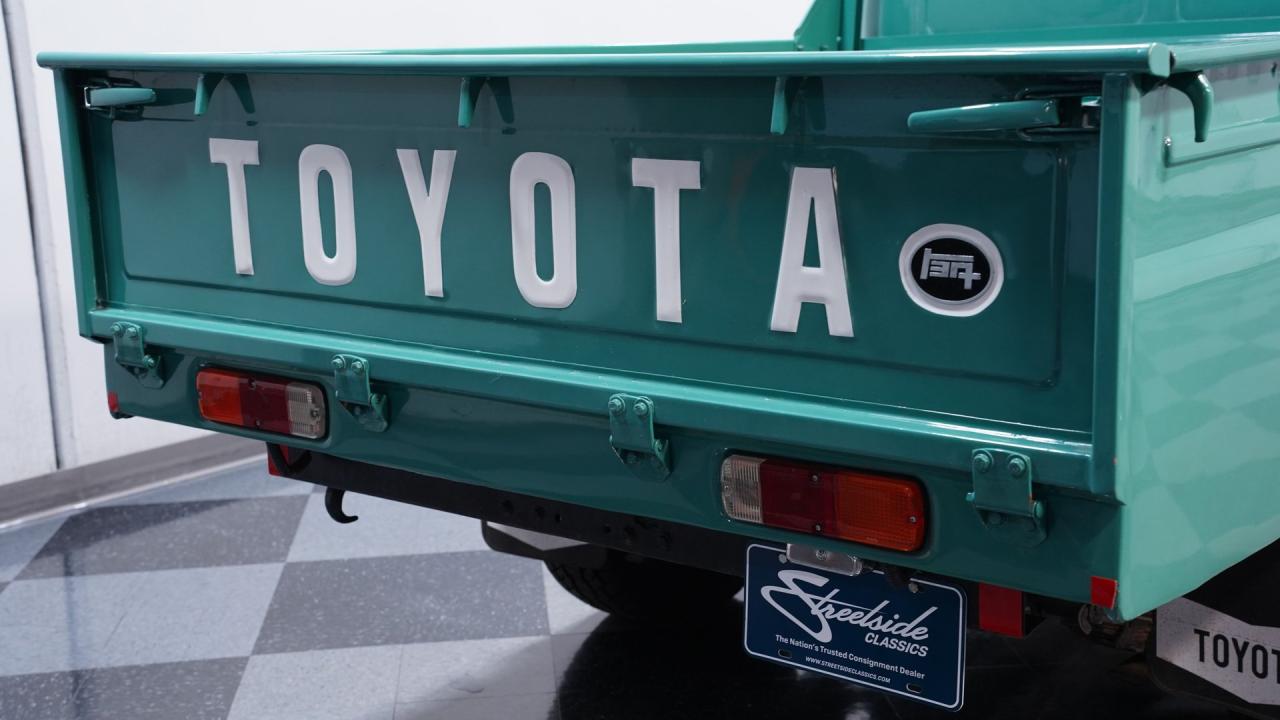 1971 Toyota Land Cruiser FJ45 Pickup