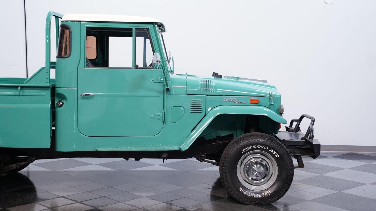 1971 Toyota Land Cruiser FJ45 Pickup
