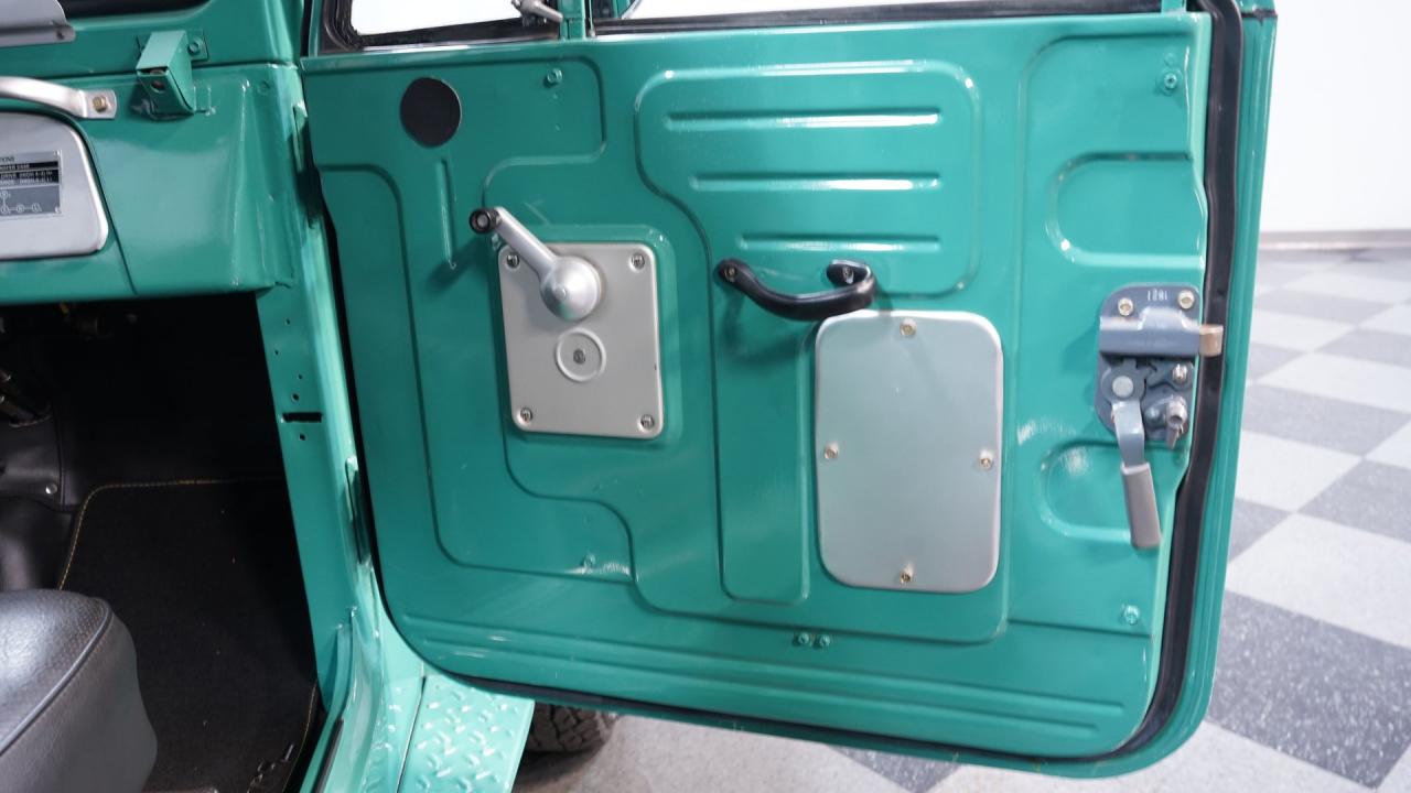 1971 Toyota Land Cruiser FJ45 Pickup