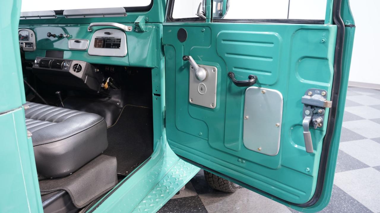 1971 Toyota Land Cruiser FJ45 Pickup