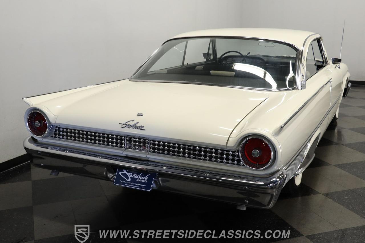 1961 Ford Galaxie Starliner